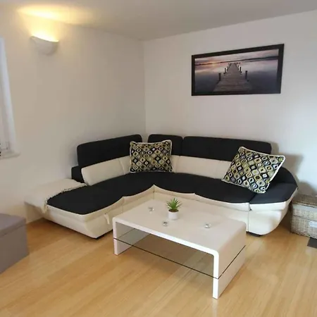 Appartamento In Malinska/insel Krk 34804 *